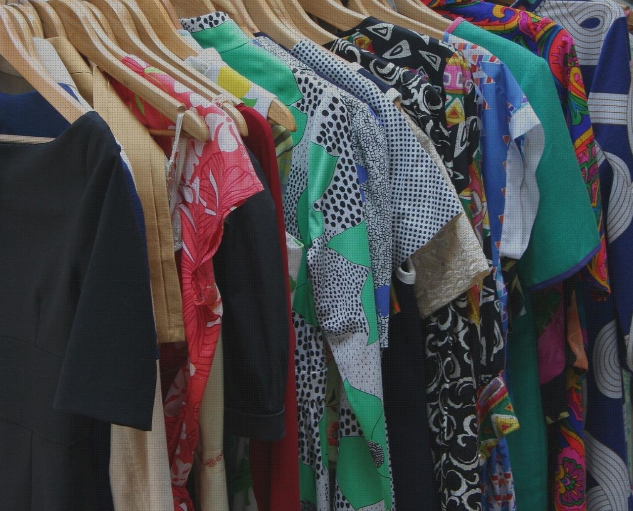 Review de armario plástico con perchas