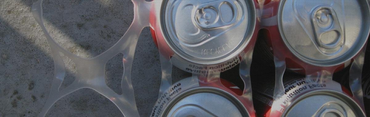 Review de ave enganchado en plástico de latas