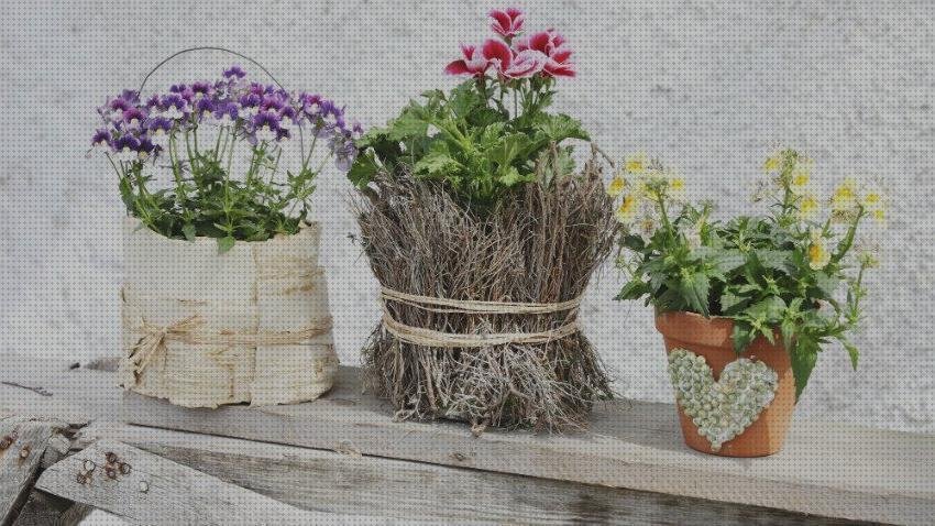 Review de balcones decorados con flores de plástico estilo vintage