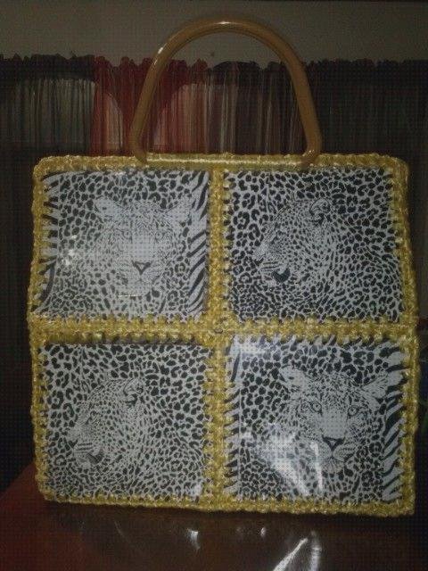 Review de bolso con botella de plástico