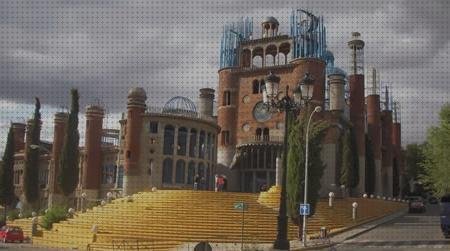 Review de catedral con botellas de plástico