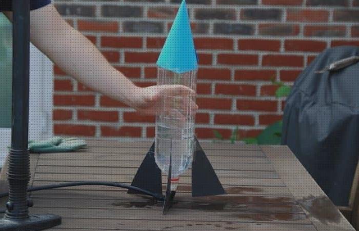 Review de cohete espacial con botella de plástico