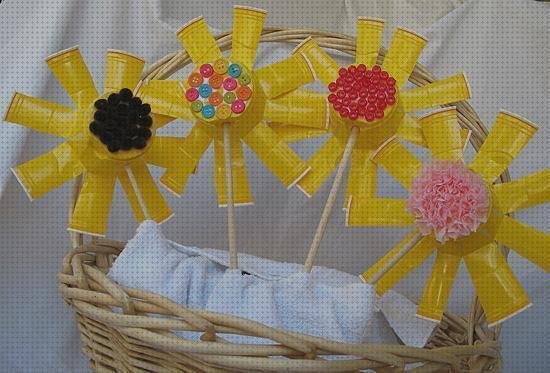 Review de flores con vasos de plástico